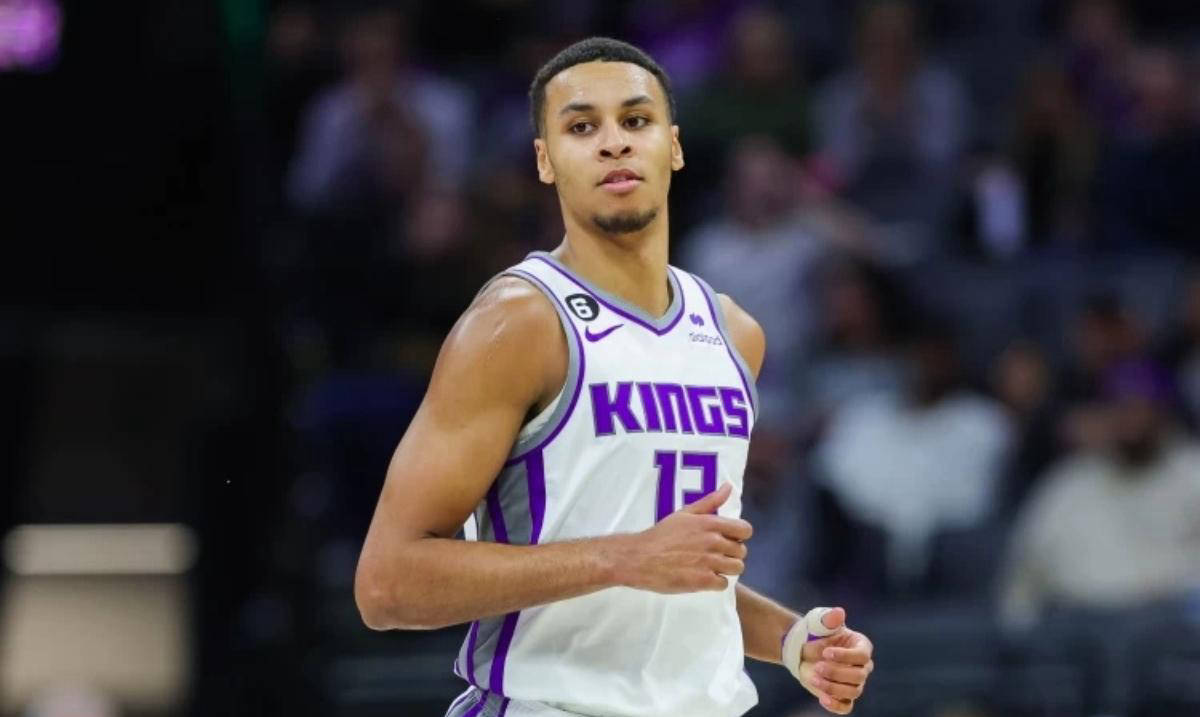 包含赛前萨克拉门托国王远射贴柱：NBA常规赛节点到来，赛场秩序良好，年轻球员得到机会的词条