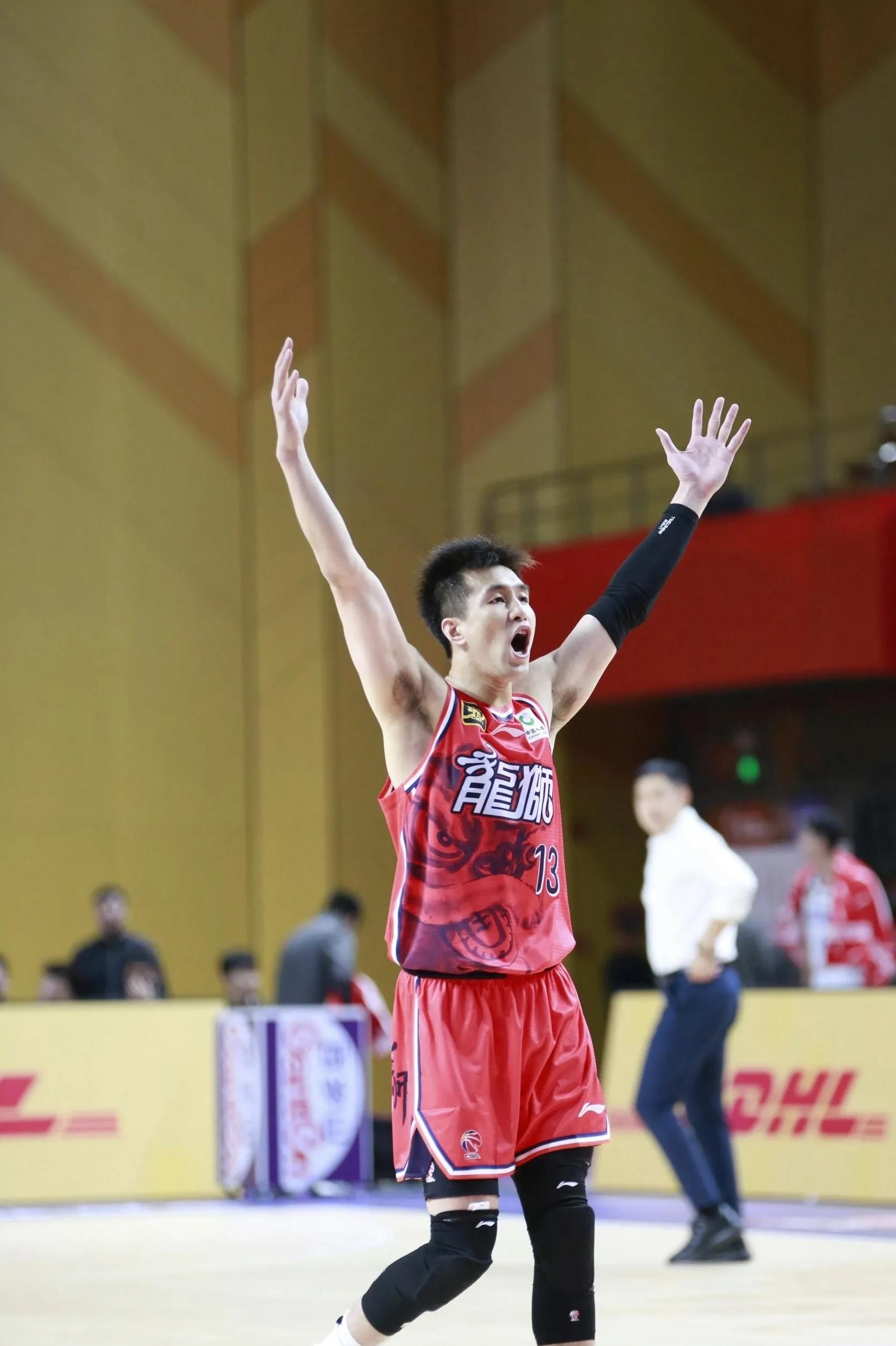 今晨CBA常规赛焦点战;辽宁本钢迎来里程碑;引发热议;训练强度明显提升的简单介绍 今晨CBA常规赛焦点战;辽宁本钢迎来里程碑;引发热议;训练强度明显提升的简单介绍